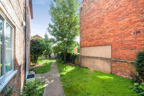 1 bedroom flat for sale, Ampthill Road, BEDFORD, Bedfordshire, MK42