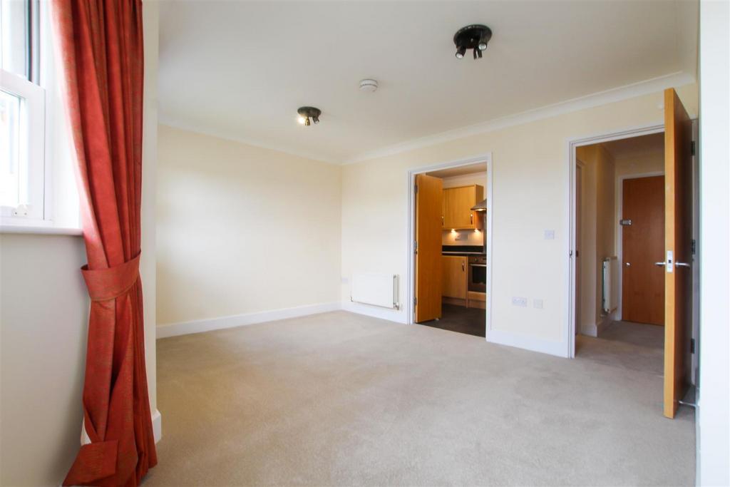 Apartment in Cambridge, Petersfield - View 3