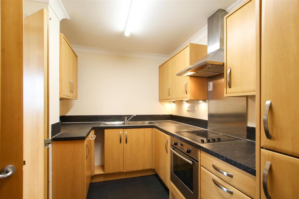 Apartment in Cambridge, Petersfield - View 4
