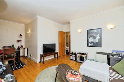 2 bedroom flat for sale, Belvedere Road, London, SE1