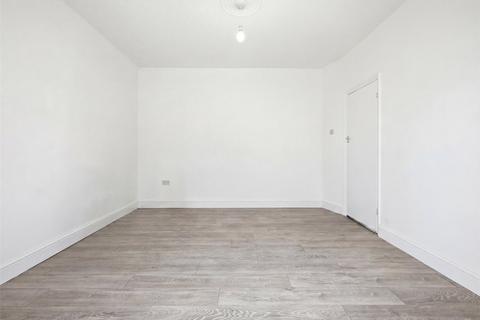 3 bedroom terraced house to rent, Vine Gardens, Ilford IG1