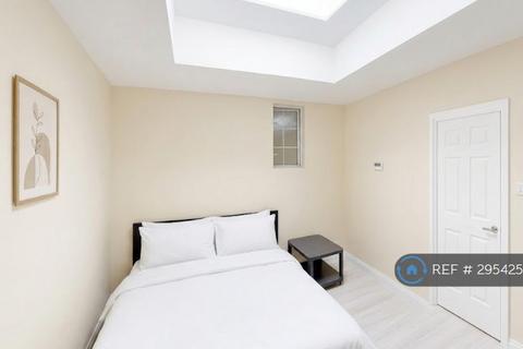 1 bedroom in a flat share to rent, Bellevue Road, London, SW17