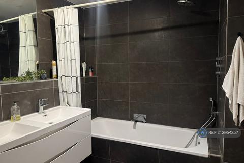 1 bedroom in a flat share to rent, Bellevue Road, London, SW17
