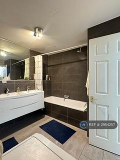 1 bedroom in a flat share to rent, Bellevue Road, London, SW17