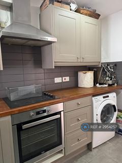 1 bedroom in a flat share to rent, Bellevue Road, London, SW17