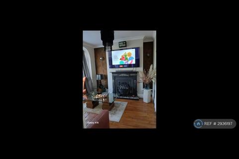3 bedroom semi-detached house to rent, Rochdale Road, Manchester, M9
