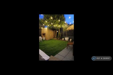 3 bedroom semi-detached house to rent, Rochdale Road, Manchester, M9