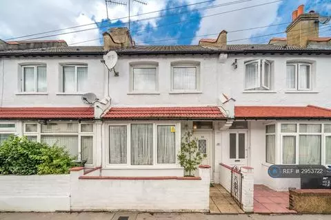 4 bedroom terraced house to rent