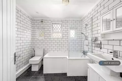 4 bedroom terraced house to rent - View 2