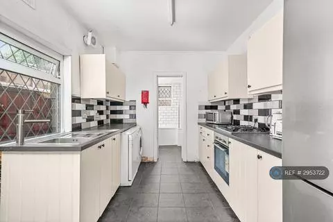 4 bedroom terraced house to rent - View 3