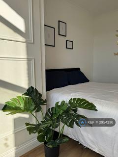 1 bedroom in a flat share to rent, Bellevue Road, London, SW17