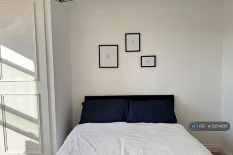 1 bedroom in a flat share to rent, Bellevue Road, London, SW17