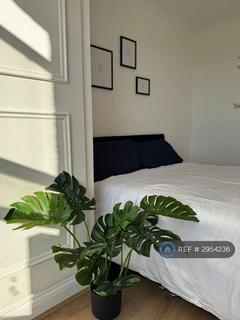 1 bedroom in a flat share to rent, Bellevue Road, London, SW17
