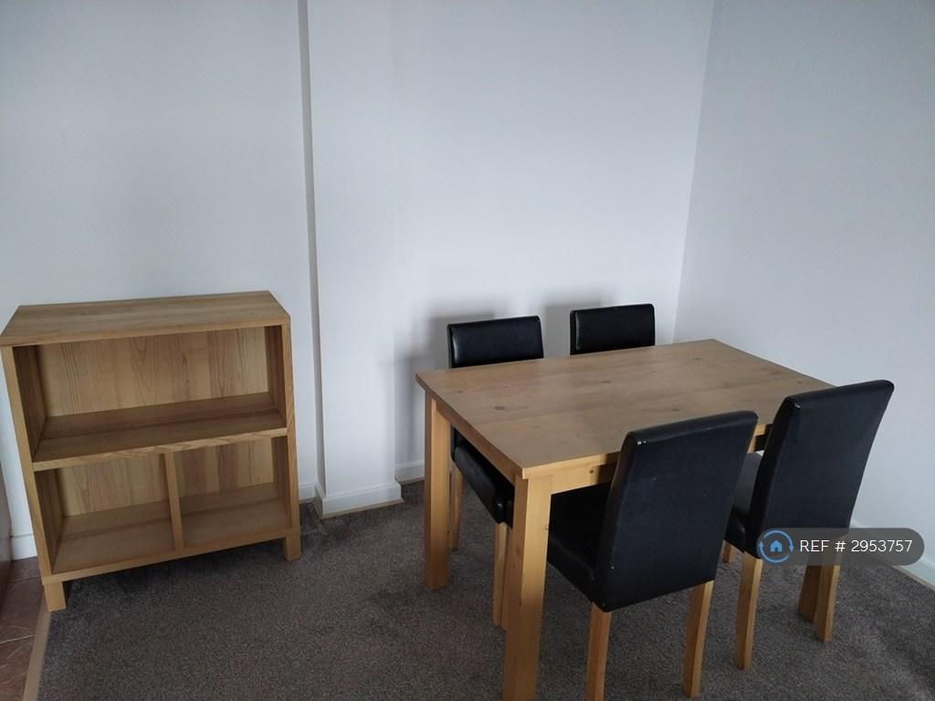 Apartment in Leeds, West Yorkshire - View 6