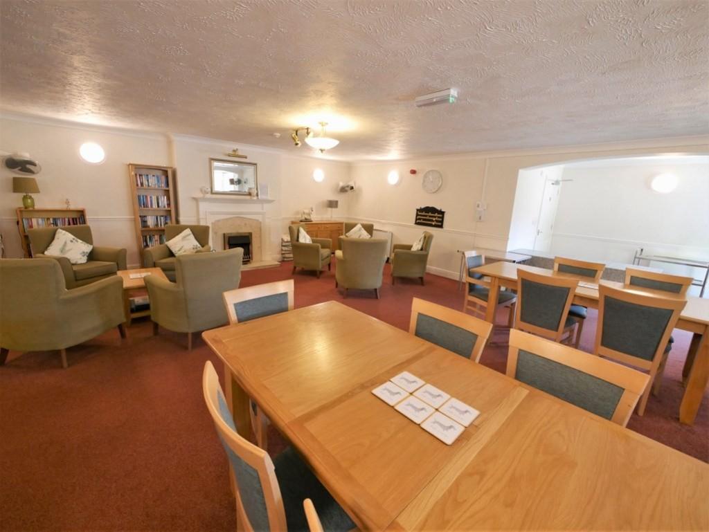 Dining room, fireplace