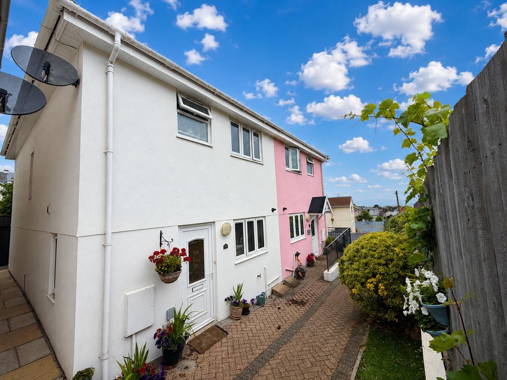 3 bedroom semi-detached house to rent