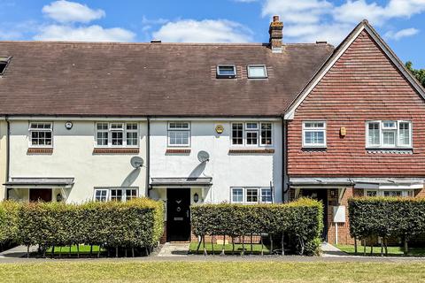 Chapel Walk, Couslsdon CR5