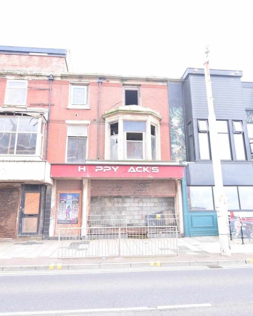 4 bedroom flat for sale