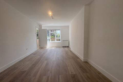 4 bedroom terraced house to rent, Garden Avenue, Hatfield AL10