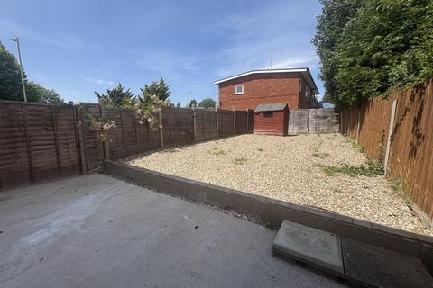 4 bedroom terraced house to rent, Garden Avenue, Hatfield AL10