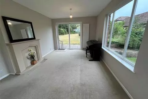 4 bedroom detached house to rent - View 2