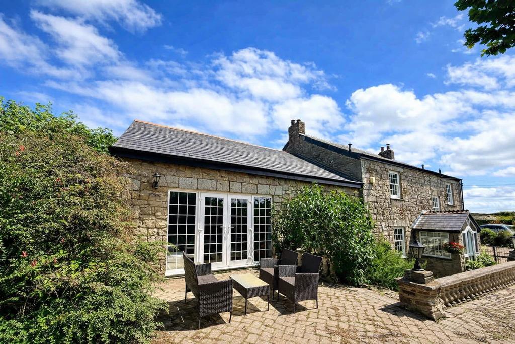 2 bedroom semi-detached house to rent