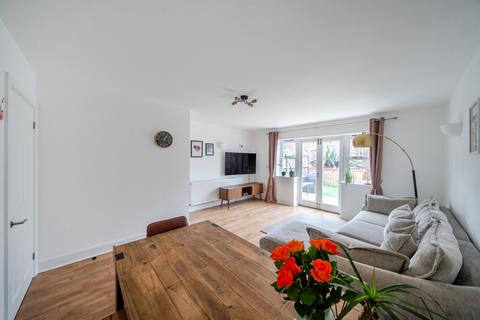 3 bedroom terraced house for sale, Woodbury Gardens, London, SE12
