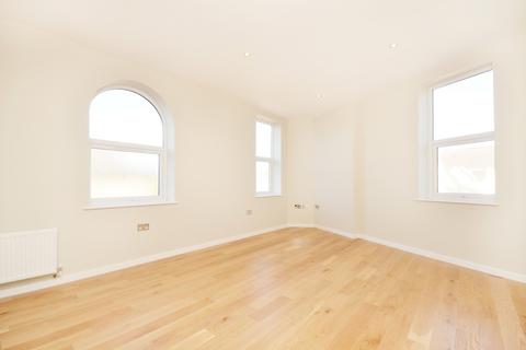 2 bedroom flat for sale, Lampmead Road, London, SE12