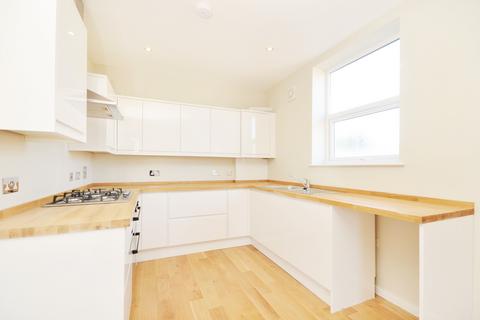 2 bedroom flat for sale, Lampmead Road, London, SE12