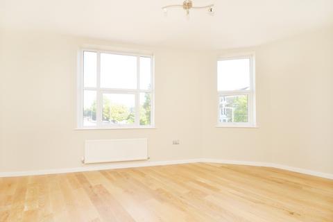 2 bedroom flat for sale, Lampmead Road, London, SE12