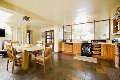 5 bedroom detached house for sale, Town End Road, Holmfirth, HD9