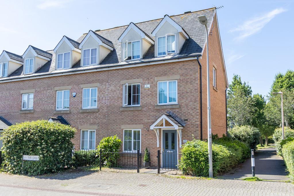 4 bedroom end of terrace house for sale