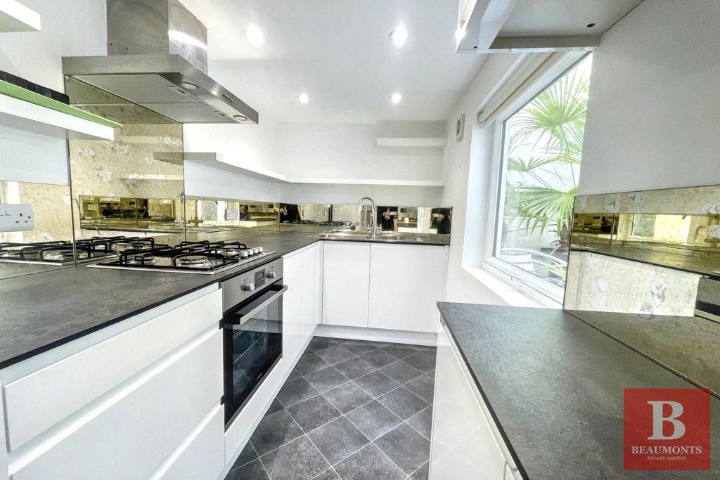 House in Brighton, Round Hill - More