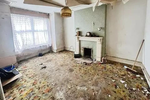 3 bedroom terraced house for sale - View 2