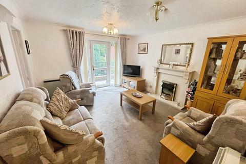 2 bedroom apartment for sale, Greenmount Court, Heaton