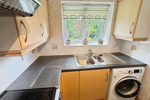 2 bedroom apartment for sale, Greenmount Court, Heaton