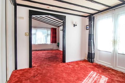 2 bedroom park home for sale, Lilac Avenue, Bedford MK45