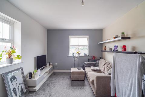 2 bedroom flat for sale, Winding Rise, Brighouse HD6