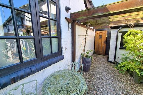 2 bedroom detached house for sale, High Street, Pembridge, Leominster, Herefordshire, HR6 9DS