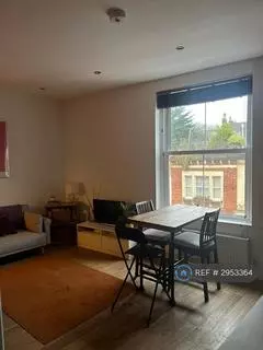 2 bedroom flat to rent - View 4