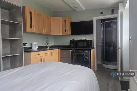 Studio to rent - View 4