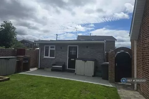 Studio to rent - View 5