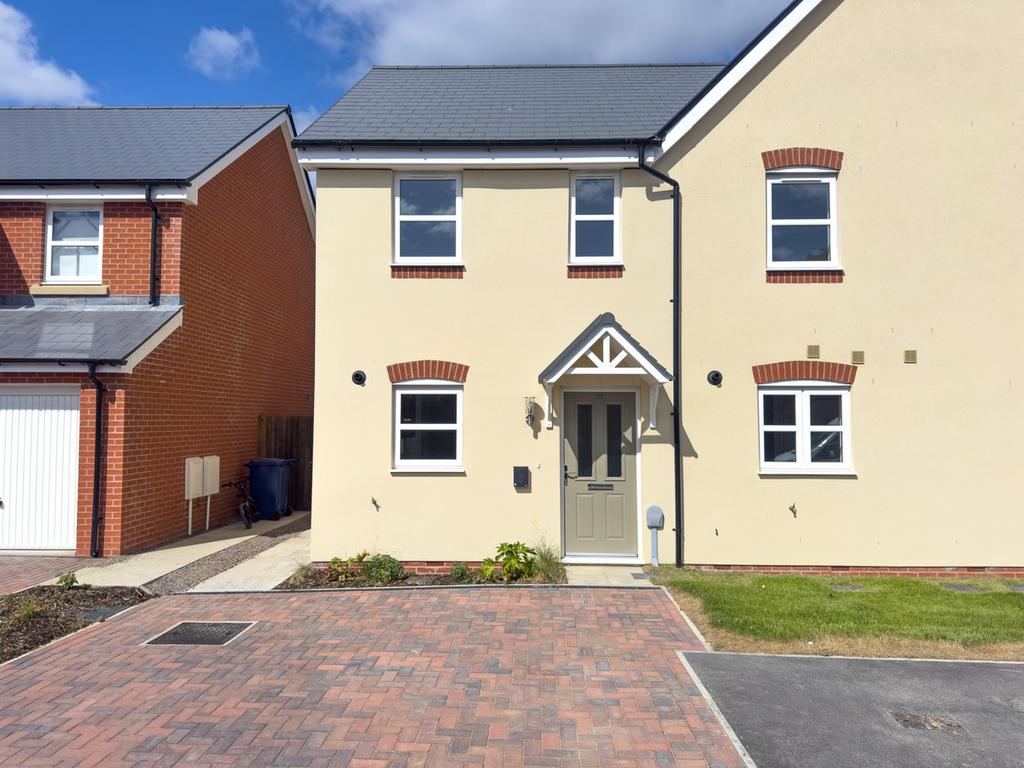 2 bedroom semi-detached house to rent