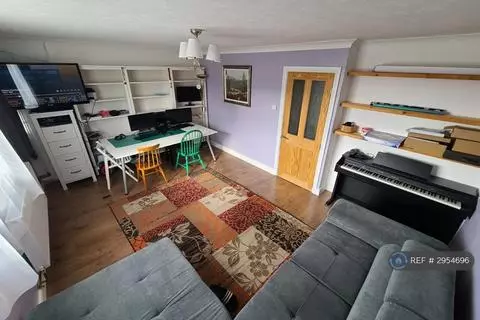 3 bedroom maisonette to rent - View 2
