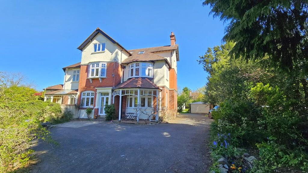 5 bedroom semi-detached house to rent