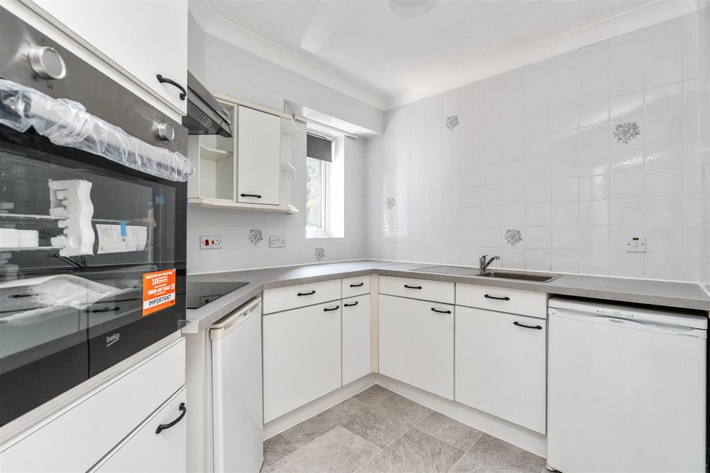 Apartment in Solihull, Ulverley Green - View 2