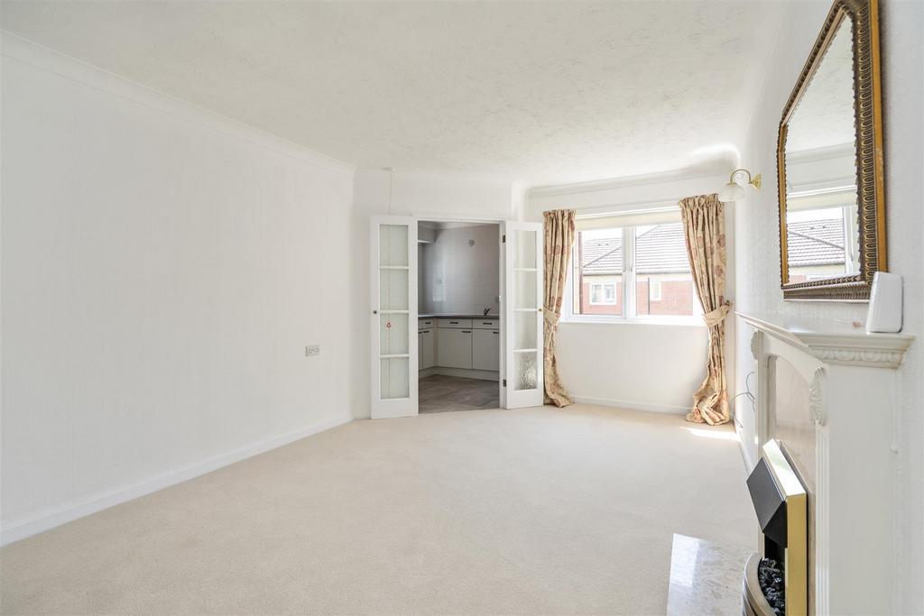 Apartment in Solihull, Ulverley Green - View 3