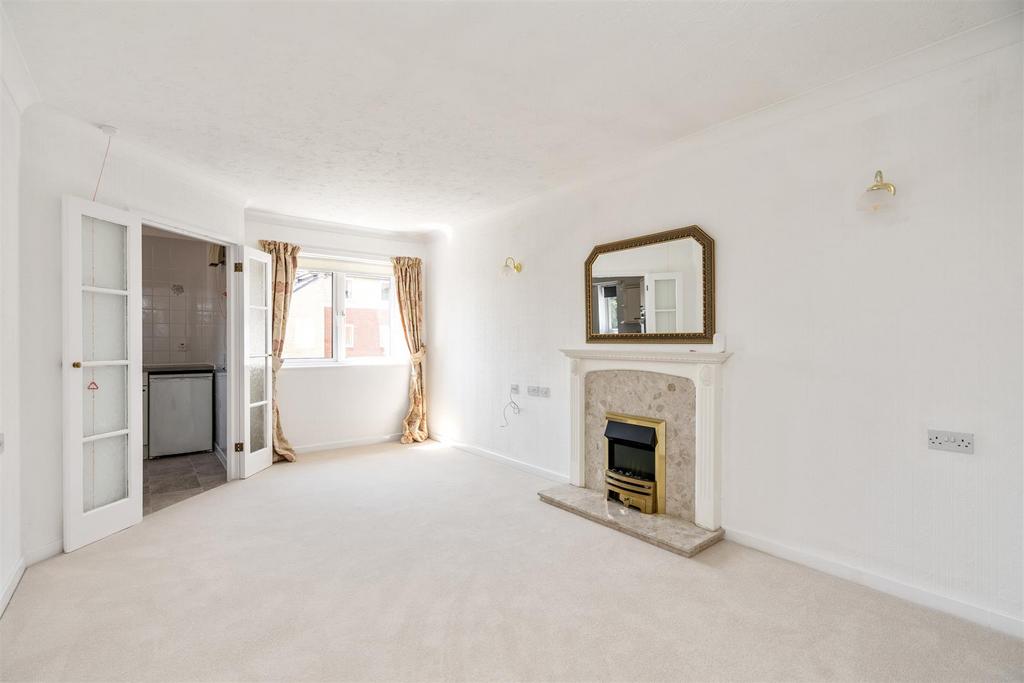 Apartment in Solihull, Ulverley Green - View 5