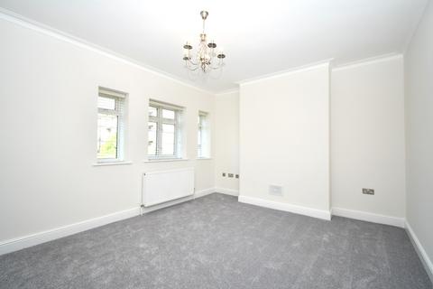 2 bedroom flat to rent, Malford Court, The Drive, London,  E18