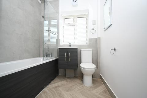 2 bedroom flat to rent, Malford Court, The Drive, London,  E18